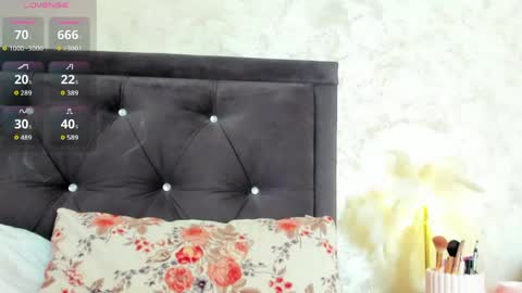raelledarkstar online show from 04/23/26, 07:09