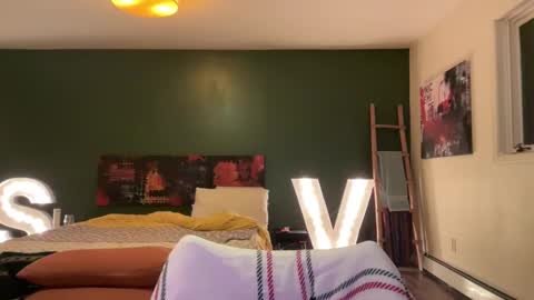 Snapshot of raewerks chatting on 01/12/25, 01:42 RaeWerks online show from 01/12/25, 01:42