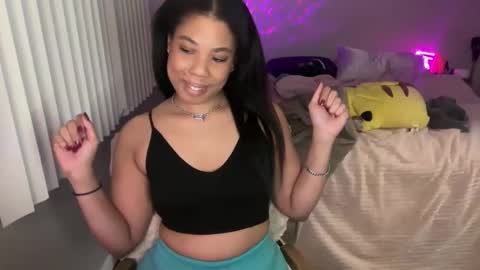 Snapshot of raewerks chatting on 10/23/25, 02:22 RaeWerks online show from 10/23/25, 02:22