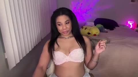 Snapshot of raewerks chatting on 10/24/25, 01:24 RaeWerks online show from 10/24/25, 01:24