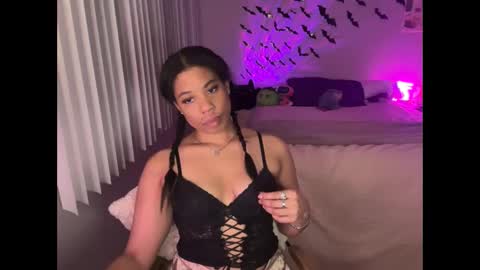 Snapshot of raewerks chatting on 10/29/25, 01:41 RaeWerks online show from 10/29/25, 01:41