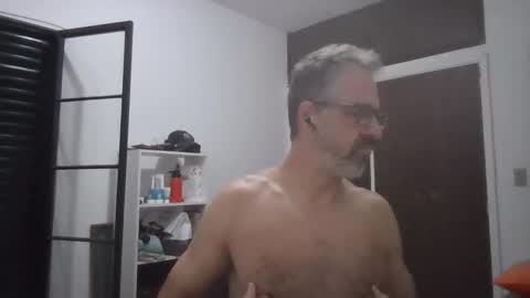 Snapshot of rafaelsel chatting on 10/18/25, 04:04 Big Uncle Jungle online show from 10/18/25, 04:04