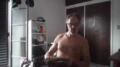 Snapshot of rafaelsel chatting on 12/01/25, 08:47 Big Uncle Jungle online show from 12/01/25, 08:47