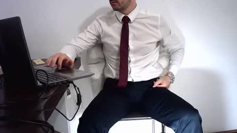 Snapshot of rafaelssk chatting on 05/15/26, 03:41 elenacam online show from 05/15/26, 03:41