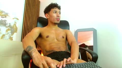 Snapshot of rafaelstone chatting on 02/18/25, 03:21 IG online show from 02/18/25, 03:21