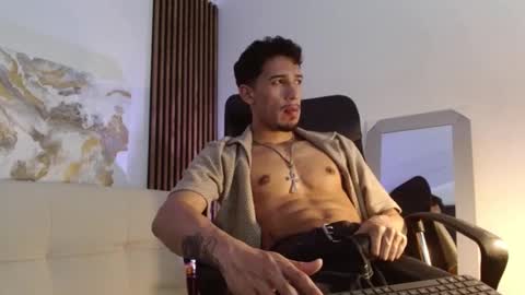 Snapshot of rafaelstone chatting on 02/21/25, 05:02 IG online show from 02/21/25, 05:02