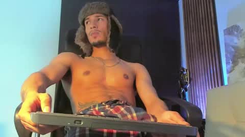 Snapshot of rafaelstone chatting on 03/05/25, 04:02 IG online show from 03/05/25, 04:02