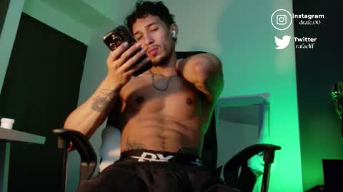 Snapshot of rafaelstone chatting on 10/19/25, 04:24 IG online show from 10/19/25, 04:24