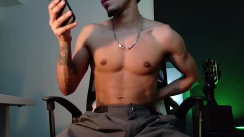 Snapshot of rafaelstone chatting on 11/20/25, 02:34 IG online show from 11/20/25, 02:34