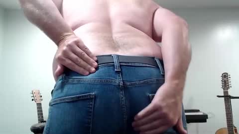 Snapshot of ragin_hardon001 chatting on 12/02/24, 03:47 Ray online show from 12/02/24, 03:47