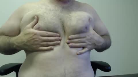 Snapshot of ragin_hardon001 chatting on 12/09/24, 08:54 Ray online show from 12/09/24, 08:54