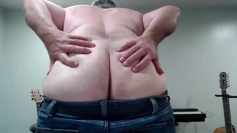 Snapshot of ragin_hardon001 chatting on 12/14/24, 05:58 Ray online show from 12/14/24, 05:58