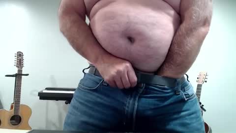 Snapshot of ragin_hardon001 chatting on 12/15/24, 06:18 Ray online show from 12/15/24, 06:18