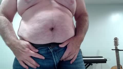 Snapshot of ragin_hardon001 chatting on 12/22/24, 09:31 Ray online show from 12/22/24, 09:31