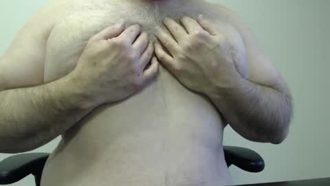 Snapshot of ragin_hardon001 chatting on 01/09/25, 03:55 Ray online show from 01/09/25, 03:55