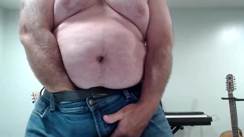 Snapshot of ragin_hardon001 chatting on 03/02/25, 10:27 Ray online show from 03/02/25, 10:27