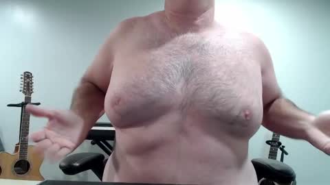 Snapshot of ragin_hardon001 chatting on 03/03/25, 12:37 Ray online show from 03/03/25, 12:37