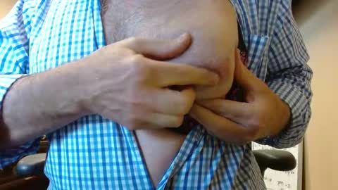 Snapshot of ragin_hardon001 chatting on 09/10/25, 02:28 Ray online show from 09/10/25, 02:28