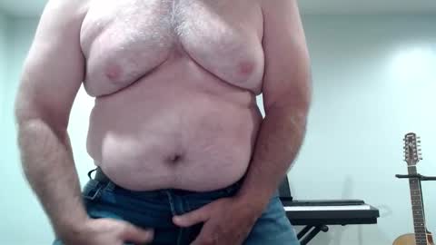 Snapshot of ragin_hardon001 chatting on 10/19/25, 06:08 Ray online show from 10/19/25, 06:08