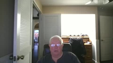 Snapshot of raiderman215 chatting on 12/04/25, 03:32 raiderman215 online show from 12/04/25, 03:32