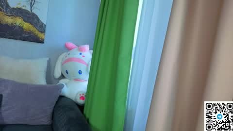 Snapshot of rainevi chatting on 05/22/26, 12:33 rainevi online show from 05/22/26, 12:33