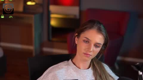 Snapshot of raisadoll chatting on 10/06/25, 05:43 Raisa online show from 10/06/25, 05:43