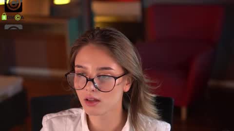 Snapshot of raisadoll chatting on 10/20/25, 10:16 Raisa online show from 10/20/25, 10:16