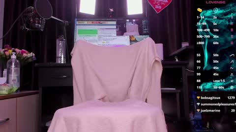 Laura online show from 01/11/25, 09:04