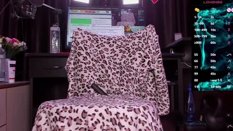 Laura online show from 01/19/25, 02:36