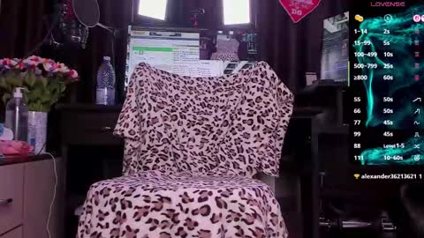 Laura online show from 10/27/25, 03:43