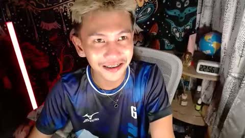 Snapshot of ralfhuge24 chatting on 05/11/26, 02:45 ralfhuge24 online show from 05/11/26, 02:45