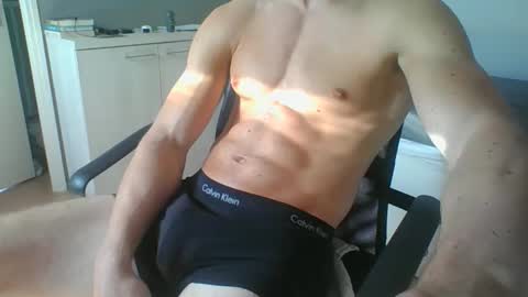 Snapshot of ramonjoosse2001 chatting on 05/15/26, 12:12 ramonjoosse2001 online show from 05/15/26, 12:12