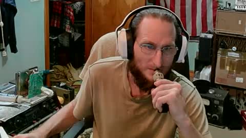 Snapshot of randalltotazz chatting on 02/13/25, 11:39 Randall online show from 02/13/25, 11:39