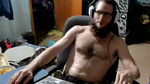 Snapshot of randalltotazz chatting on 10/20/25, 03:18 Randall online show from 10/20/25, 03:18