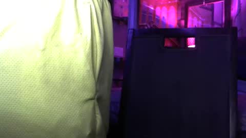 Snapshot of randybater8in chatting on 09/17/25, 09:00 Randy8inbater online show from 09/17/25, 09:00