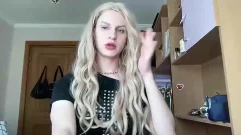 Ranya online show from 04/17/26, 11:24