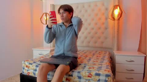 raphael_nyon1 online show from 04/21/26, 03:57
