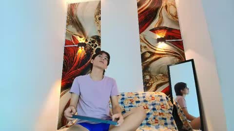 raphael_nyon1 online show from 05/05/26, 03:47