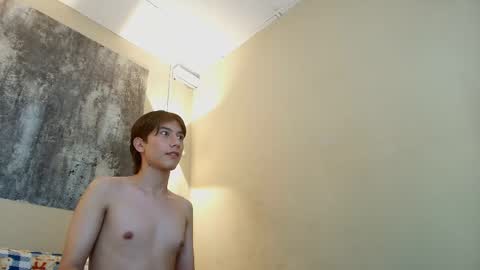 raphael_nyon1 online show from 05/05/26, 03:53