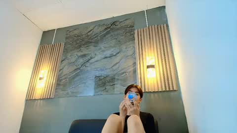 raphael_nyon1 online show from 05/12/26, 12:35