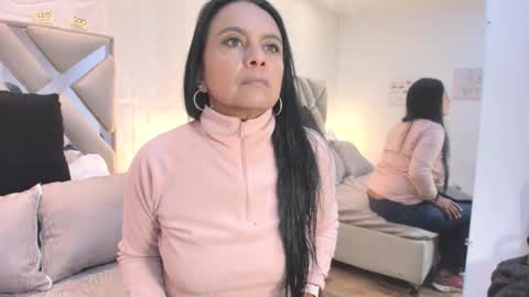 Raquel Moore  online show from 09/11/25, 12:27