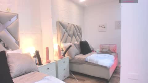 Raquel Moore  online show from 10/02/25, 12:01