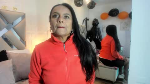 Raquel Moore  online show from 11/04/25, 11:42