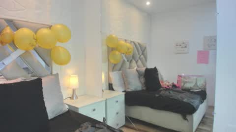 Raquel Moore  online show from 01/08/26, 03:58