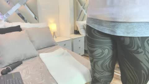 Raquel Moore  online show from 02/04/26, 12:11