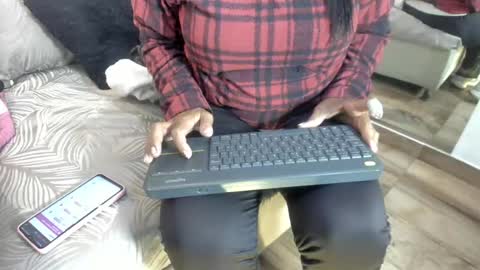 Raquel Moore  online show from 02/11/26, 12:32