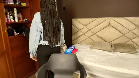 Raquel online show from 09/17/25, 11:56