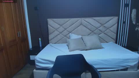 Raquel online show from 11/21/25, 11:42