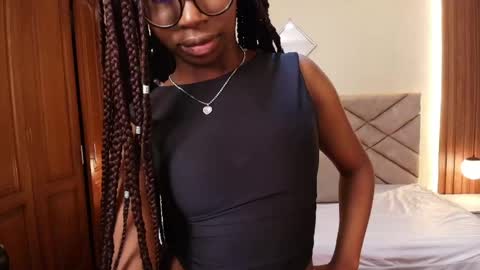 Raquel online show from 03/24/26, 12:10