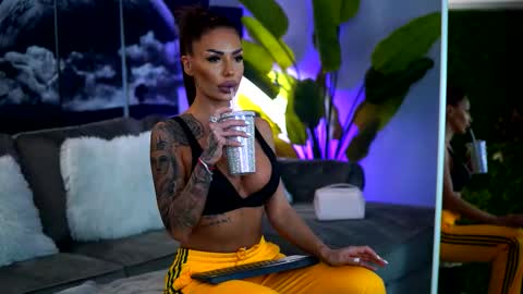 Raquelle online show from 10/11/25, 09:30